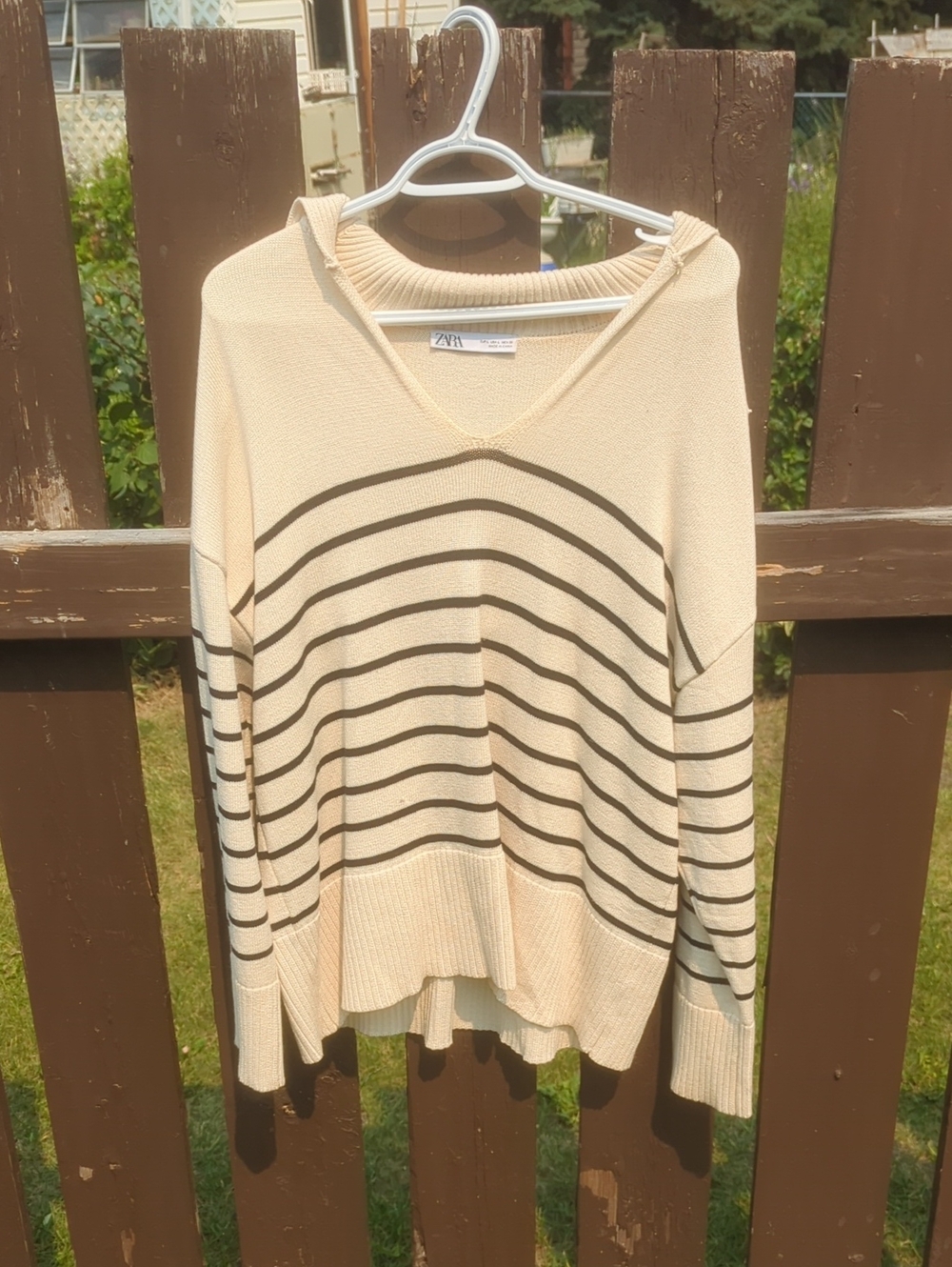 Zara Cream Striped V-Neck Sweater
